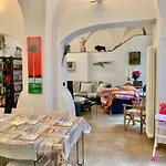 La Maison De L'artiste & Bike Apartmán Finale Ligure