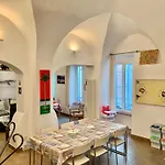La Maison De L'artiste & Bike Apartmán *