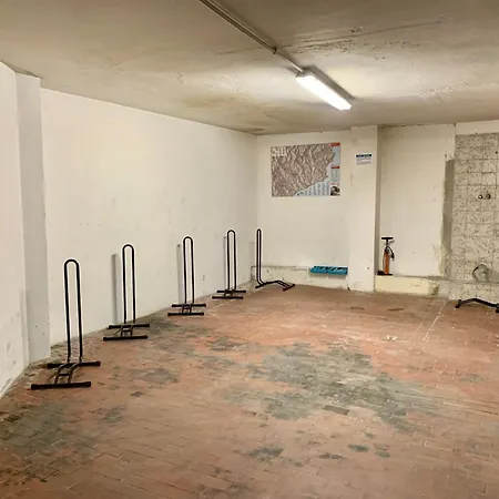 La Maison De L'artiste & Bike דירה