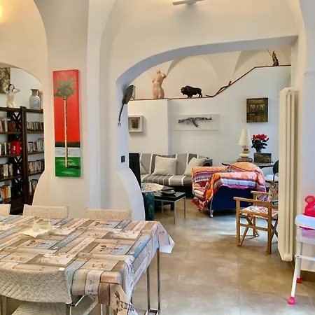 La Maison De L'artiste & Bike Apartmán Finale Ligure