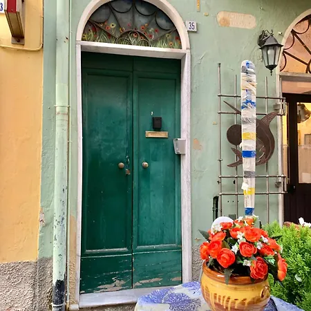La Maison De L'artiste & Bike Apartmán *